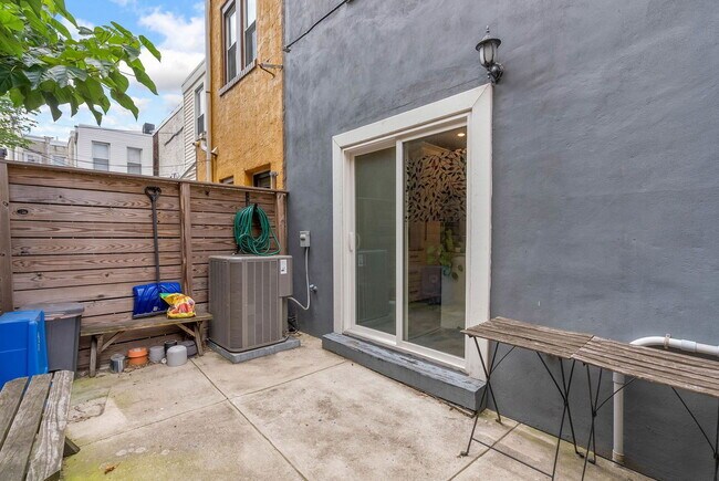 Building Photo - 540 Winton St