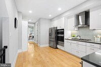 Building Photo - 1004 S 17th St