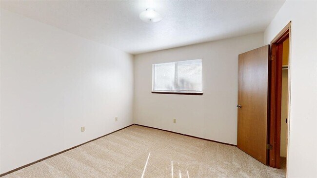 Building Photo - 1002 Verde Dr