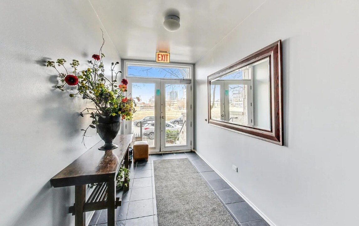 Building Photo - 1343 N Mohawk St