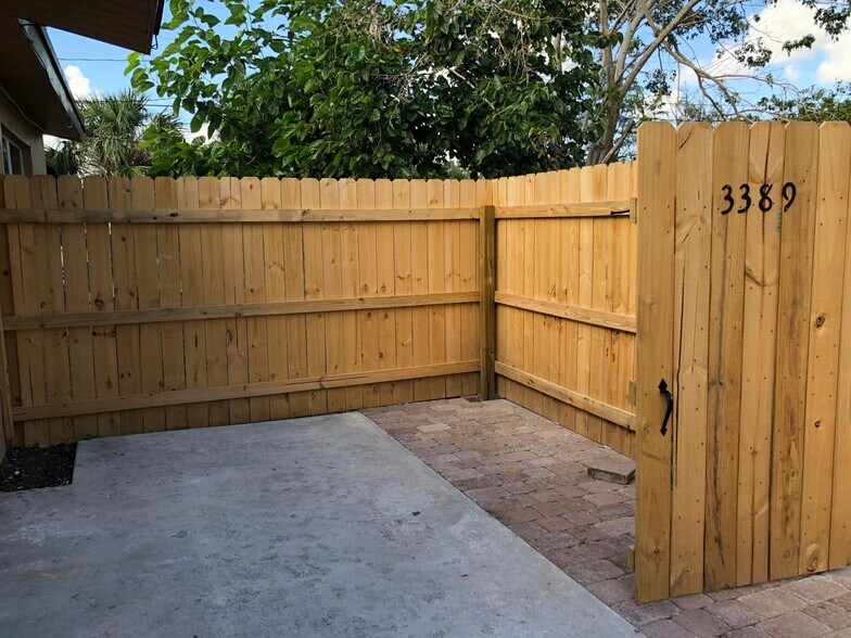 Building Photo - 3389 Hi St