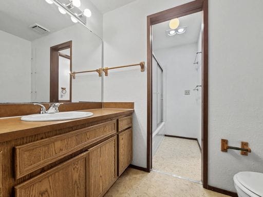 Building Photo - AVAILABLE NOW! Spacious Kingsgate Home with New Flooring & Appliances