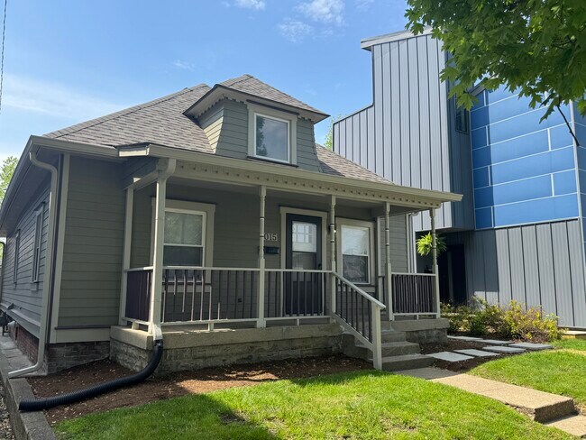 Building Photo - 1015 Sanders St