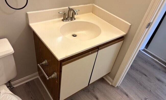 Building Photo - 112 Water Fountain Way