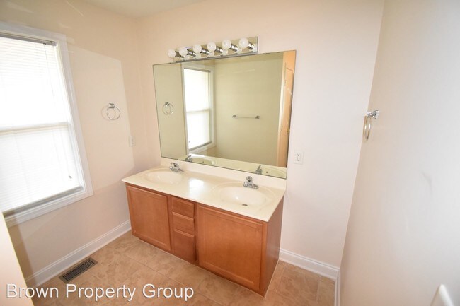 Building Photo - 453 Sheffield Ct