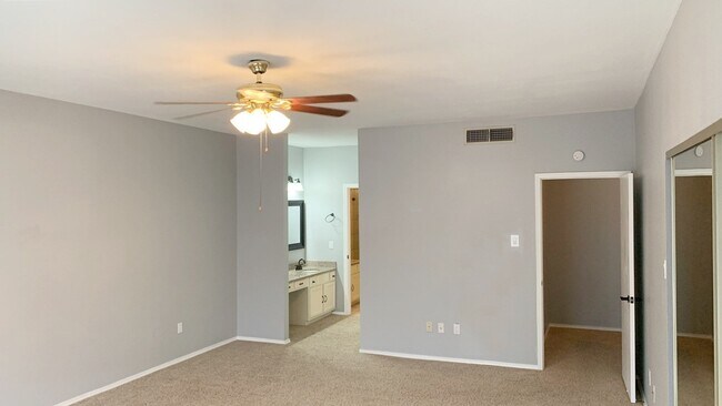 Building Photo - 538 Wilcrest Dr