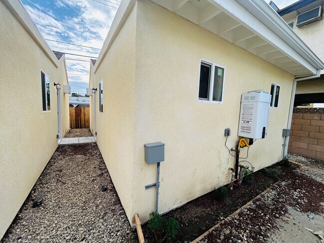 Building Photo - Sylvan Apartments