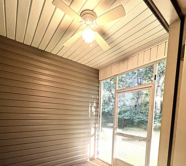 Building Photo - 620 Friendway Rd