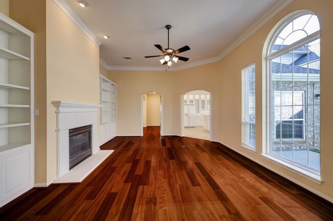 Building Photo - 5022 Coral Gables Dr