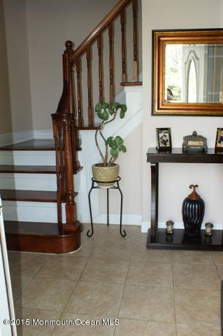 Building Photo - 39 School Rd W