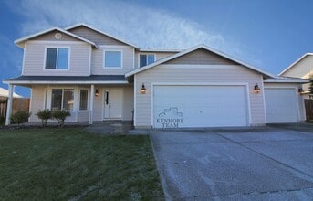 Building Photo - 4 Bedroom, 2.5 Bath Home in West Pasco