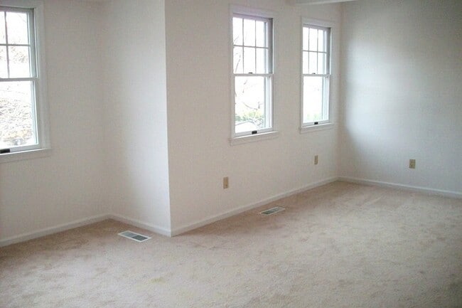 Building Photo - 517 Half Moon Bay Dr