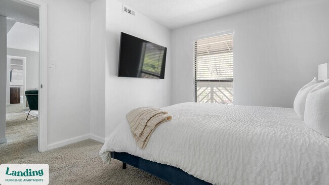 Building Photo - 2030 Northcliffe Dr