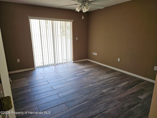 Building Photo - 7477 Canterbury St