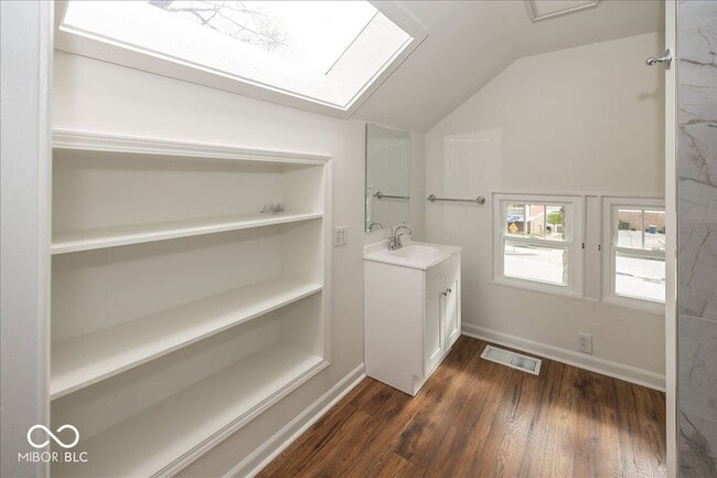 Building Photo - 6144 Winthrop Ave