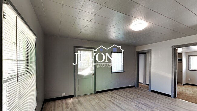 Building Photo - Your Next-Door Deal: Rent Ready!