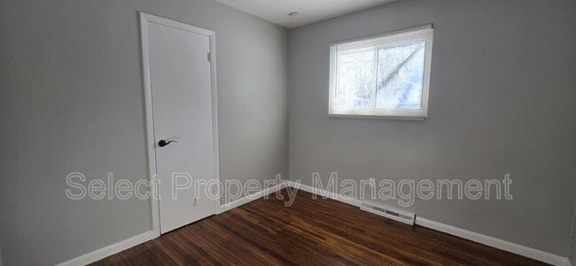 Building Photo - 2327 Deerwood Dr