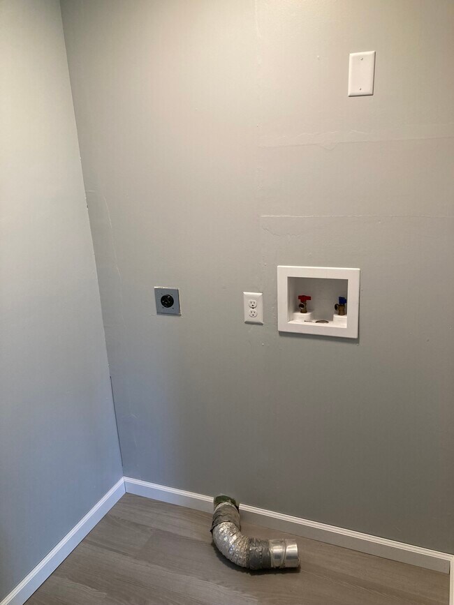 Building Photo - 608 Wheeler Ln