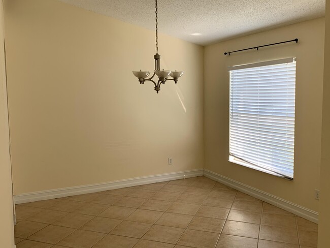 Building Photo - 269 SW Ridgecrest Dr