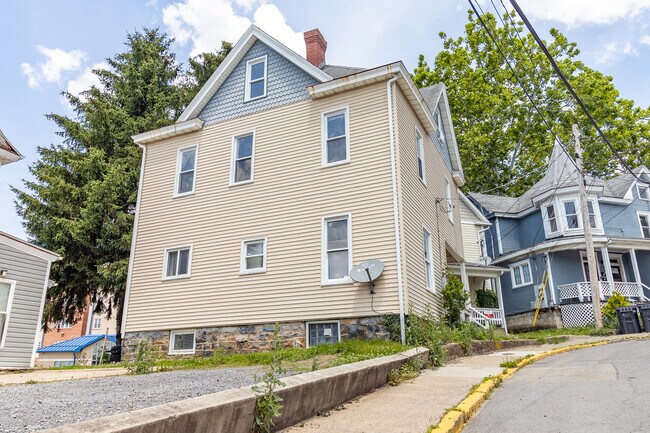 Building Photo - 455 Dallas St