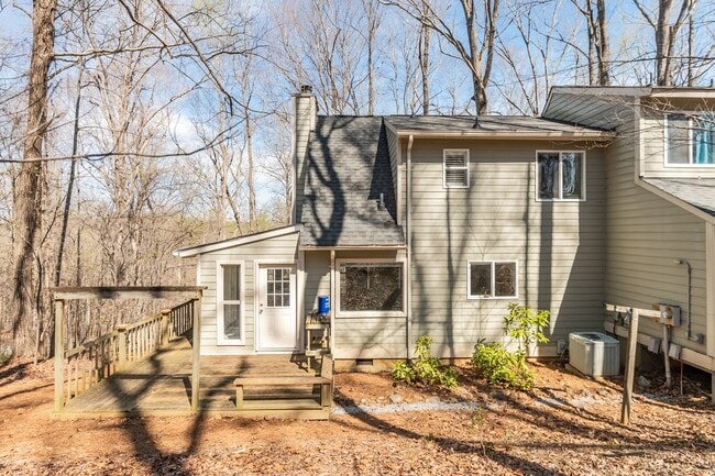 Building Photo - Peaceful on Poplar