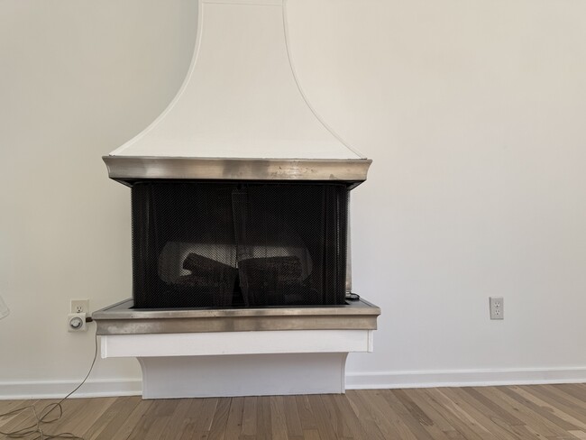 Building Photo - 15 Sunwich Rd