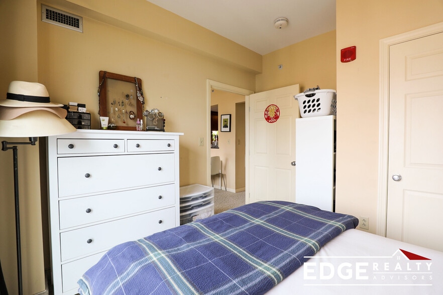 Building Photo - 1 Nassau St