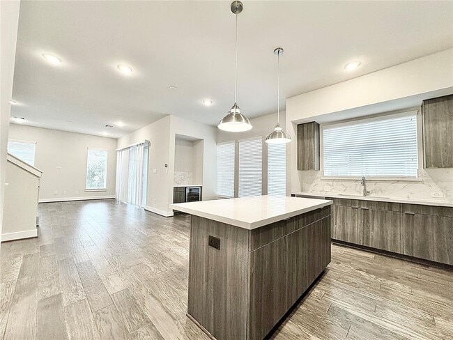 Building Photo - 5815 Fairdale Ln