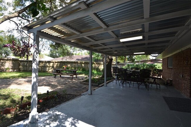 Building Photo - 5422 Kingfisher Dr