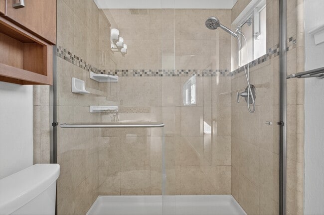 Building Photo - 899 Ebbetts Dr