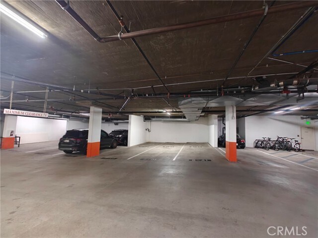 Building Photo - 637 S Fairfax Ave