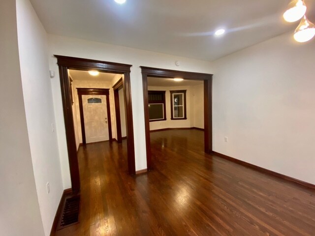 Building Photo - 664 Gladstone Ave