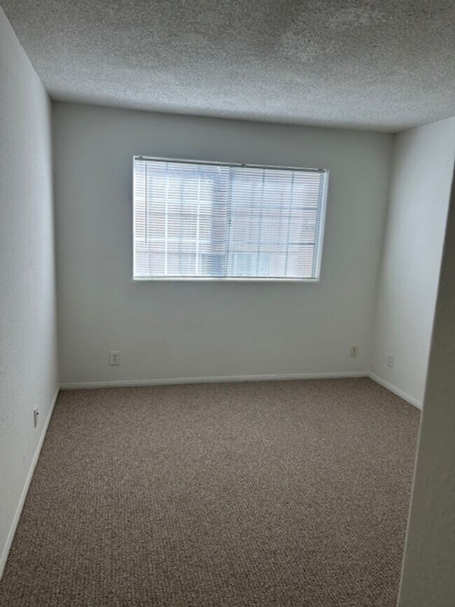 Building Photo - 267 W Amar St