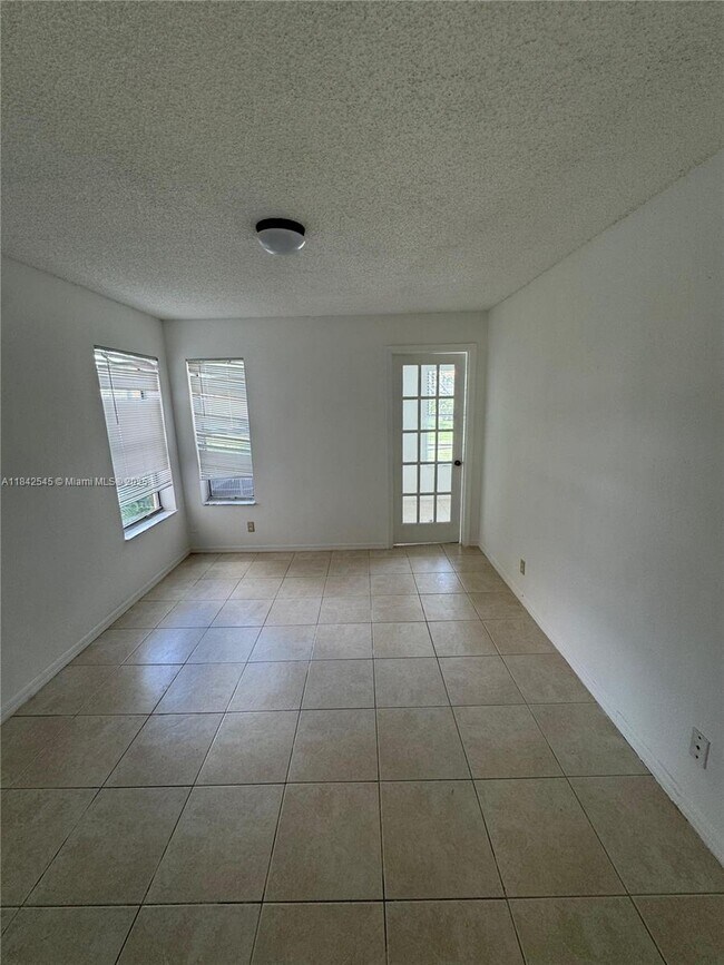 Building Photo - 3400 Pinewalk Dr N