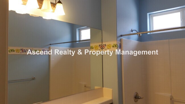 Building Photo - Bethany 4 Bed One Bed & Full Bath on Main Fenced Yard w/EV Charger Close to Schools & Shopping