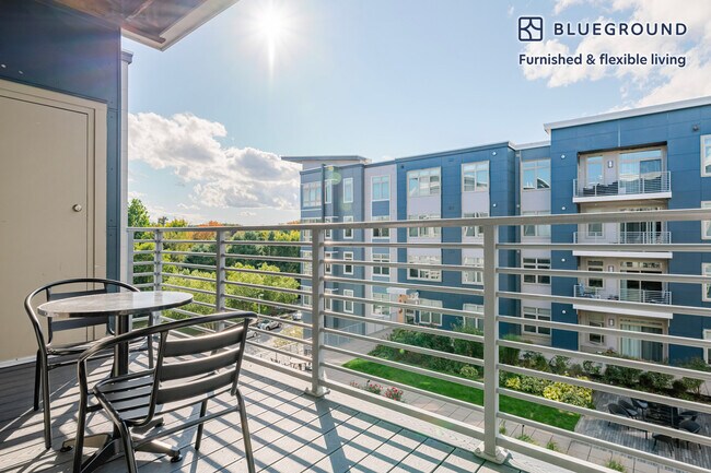 Building Photo - 36 River St