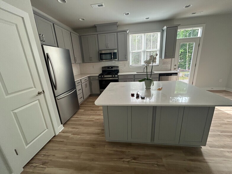 Building Photo - Room in Townhome on Noble Townes Way