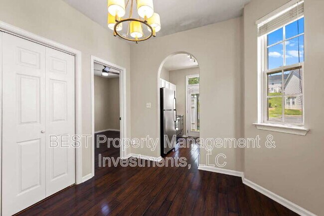 Building Photo - 8130 Kings Creek Dr