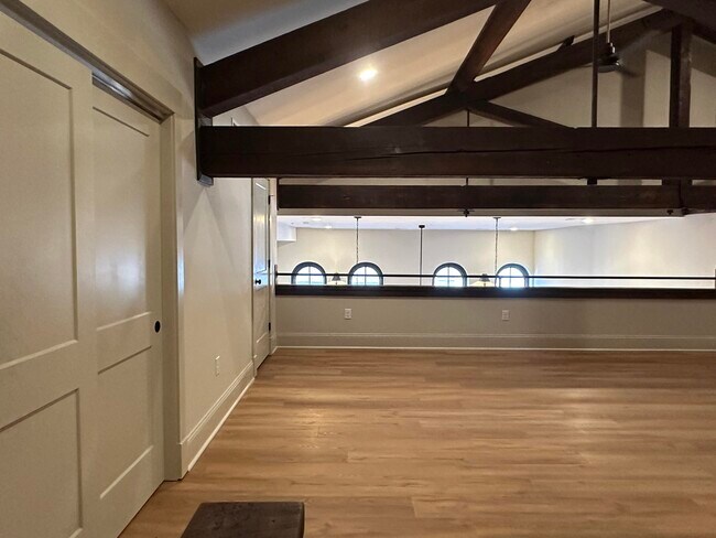 Building Photo - 307 W Main St