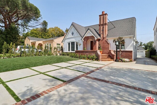Building Photo - 916 S Rimpau Blvd