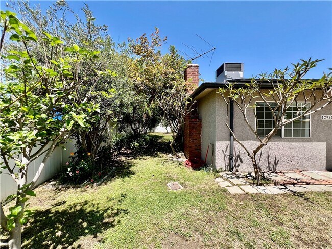 Building Photo - 12987 Correnti St