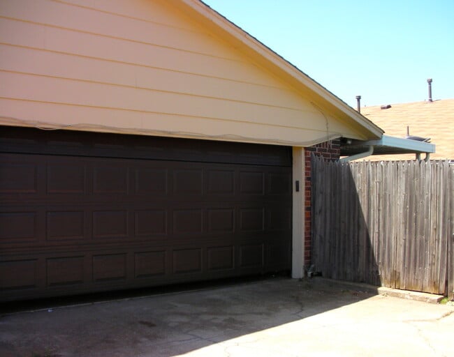 Building Photo - Large 2BD 2BA Duplex in Edmond!!