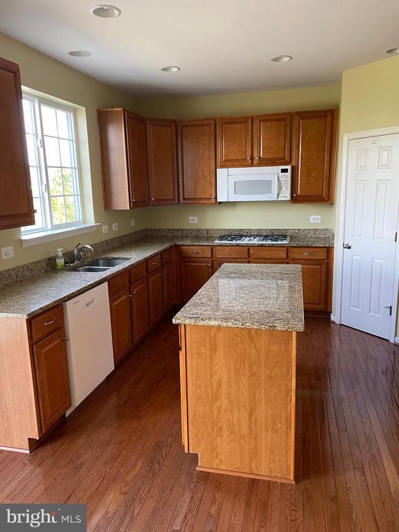 Building Photo - 233 Morlyn Dr