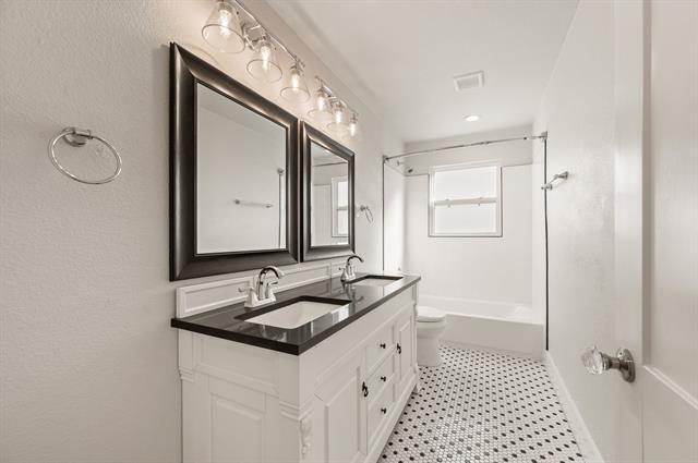 Building Photo - 3809 Carolyn Rd