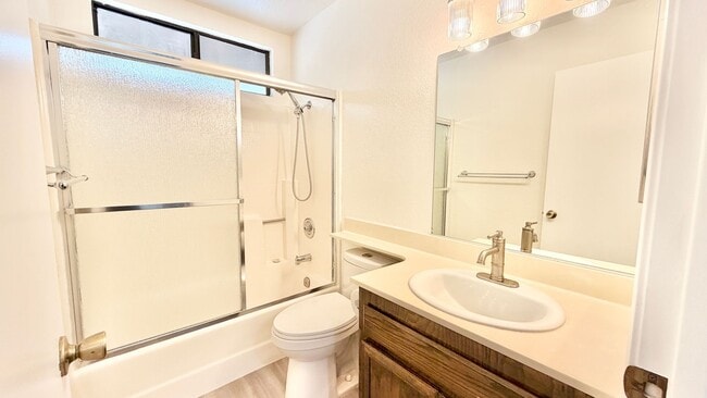 Building Photo - Wonderful Split-level Home with Spacious B...
