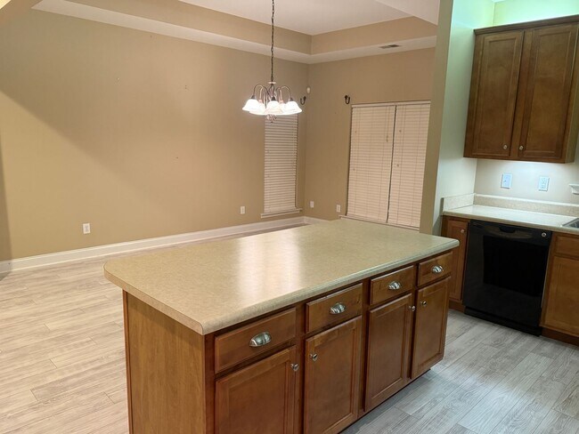 Building Photo - Chelsea Park - One Level 2 Bedroom on a Cu...