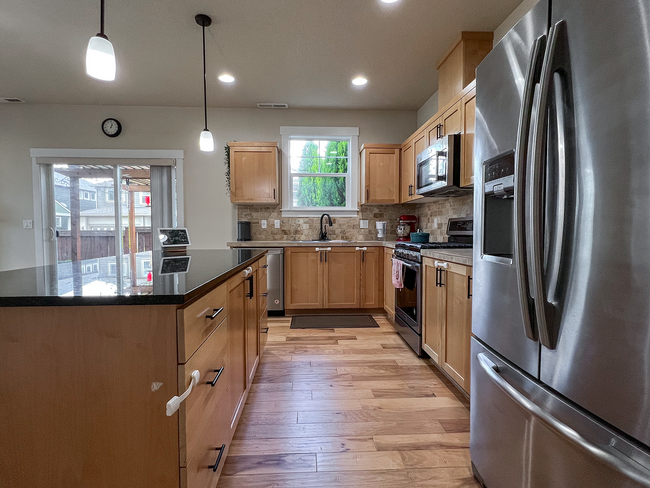 Building Photo - Enjoyable 4-Bed, 2.5-Bath Corner Lot Home ...