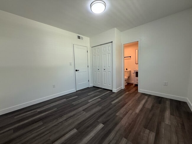 Building Photo - 823 Madison St