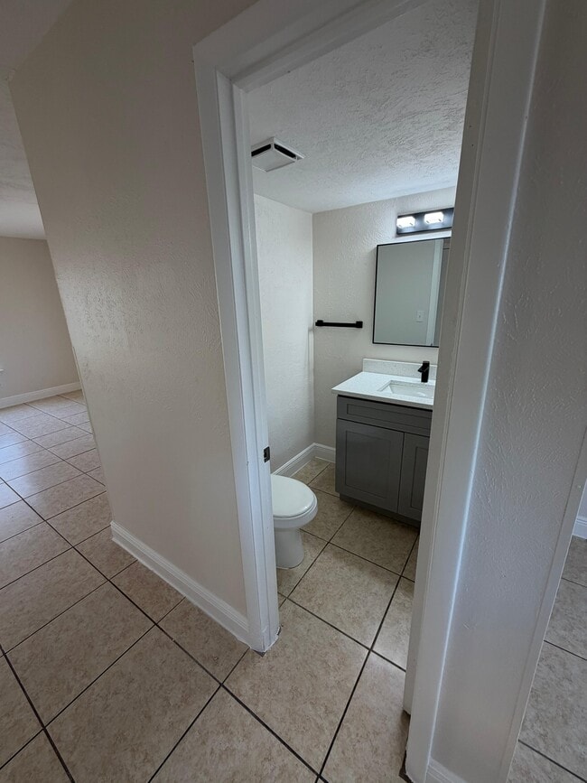 Building Photo - 4031 Norwich Rd