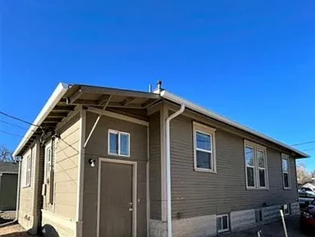 Building Photo - 5 Bedroom Home!